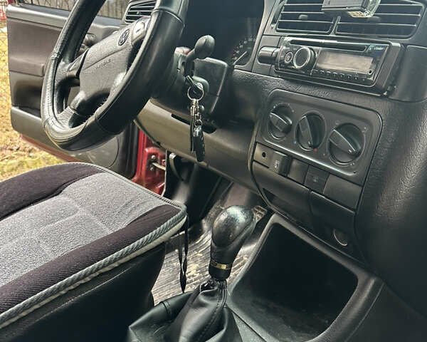 Червоний Фольксваген Гольф, об'ємом двигуна 1.6 л та пробігом 255 тис. км за 2350 $, фото 7 на Automoto.ua