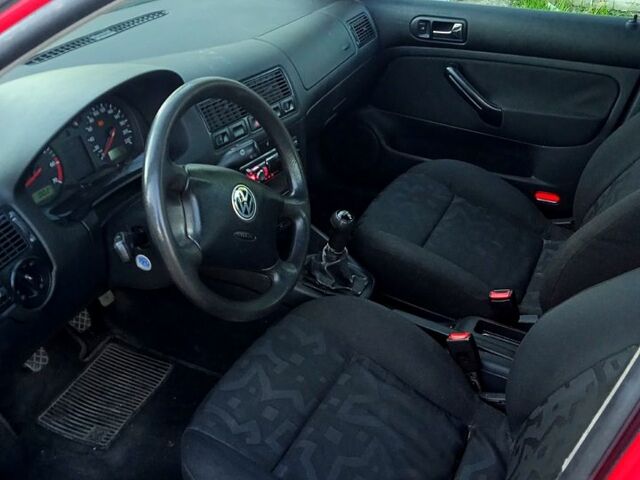 Красный Фольксваген Гольф, объемом двигателя 1.4 л и пробегом 0 тыс. км за 3300 $, фото 2 на Automoto.ua