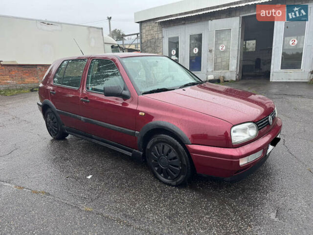 Красный Фольксваген Гольф, объемом двигателя 1.4 л и пробегом 125 тыс. км за 3500 $, фото 2 на Automoto.ua