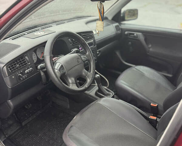 Красный Фольксваген Гольф, объемом двигателя 1.4 л и пробегом 125 тыс. км за 3500 $, фото 13 на Automoto.ua