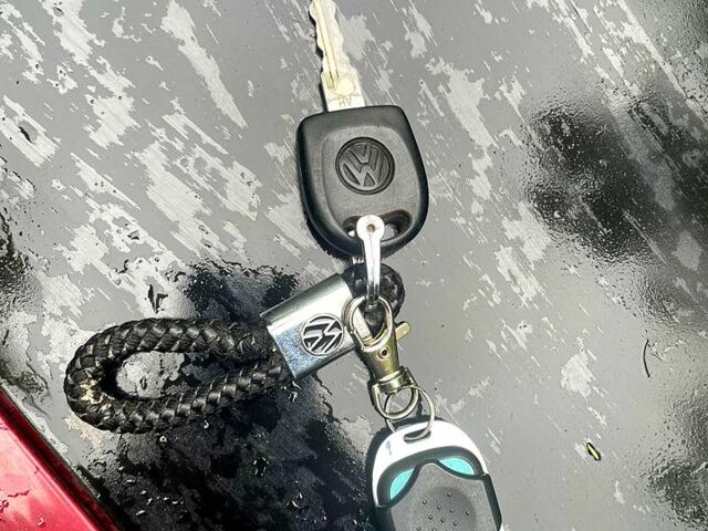 Красный Фольксваген Гольф, объемом двигателя 1.4 л и пробегом 264 тыс. км за 2000 $, фото 10 на Automoto.ua