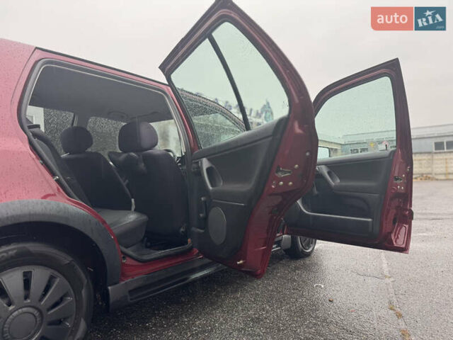 Красный Фольксваген Гольф, объемом двигателя 1.4 л и пробегом 125 тыс. км за 3500 $, фото 12 на Automoto.ua