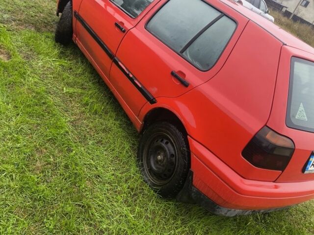 Красный Фольксваген Гольф, объемом двигателя 1.6 л и пробегом 320 тыс. км за 1200 $, фото 3 на Automoto.ua