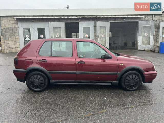 Красный Фольксваген Гольф, объемом двигателя 1.4 л и пробегом 125 тыс. км за 3500 $, фото 3 на Automoto.ua