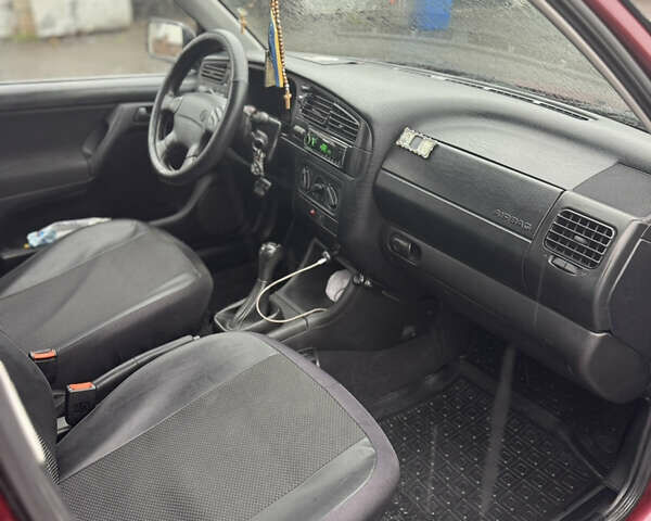 Красный Фольксваген Гольф, объемом двигателя 1.4 л и пробегом 125 тыс. км за 3500 $, фото 9 на Automoto.ua