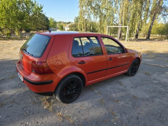 Красный Фольксваген Гольф, объемом двигателя 1.6 л и пробегом 280 тыс. км за 2760 $, фото 4 на Automoto.ua