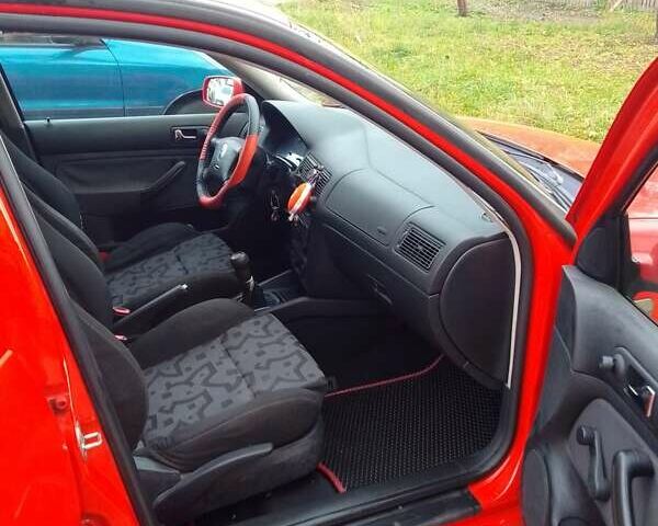 Червоний Фольксваген Гольф, об'ємом двигуна 1.39 л та пробігом 305 тис. км за 2800 $, фото 7 на Automoto.ua