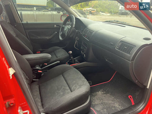 Красный Фольксваген Гольф, объемом двигателя 1.4 л и пробегом 180 тыс. км за 3200 $, фото 27 на Automoto.ua