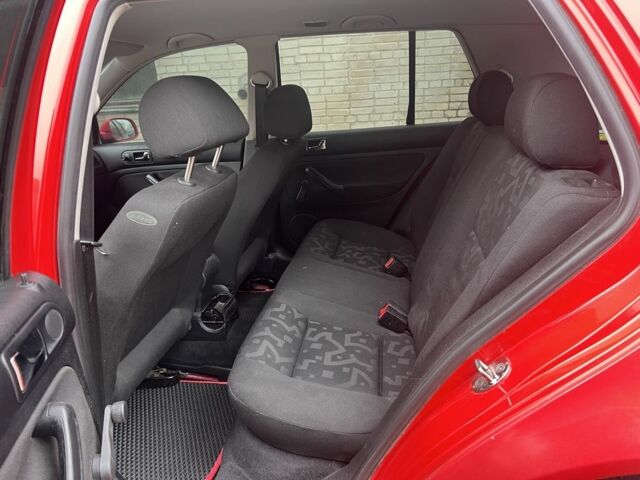 Красный Фольксваген Гольф, объемом двигателя 1.4 л и пробегом 170 тыс. км за 3100 $, фото 6 на Automoto.ua