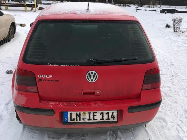 Красный Фольксваген Гольф, объемом двигателя 1.4 л и пробегом 230 тыс. км за 1600 $, фото 2 на Automoto.ua