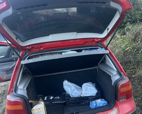 Красный Фольксваген Гольф, объемом двигателя 1.39 л и пробегом 272 тыс. км за 3600 $, фото 6 на Automoto.ua