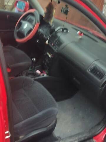 Красный Фольксваген Гольф, объемом двигателя 1.4 л и пробегом 300 тыс. км за 4100 $, фото 10 на Automoto.ua