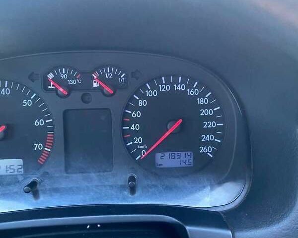 Червоний Фольксваген Гольф, об'ємом двигуна 1.6 л та пробігом 218 тис. км за 4200 $, фото 13 на Automoto.ua