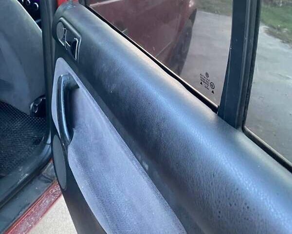 Червоний Фольксваген Гольф, об'ємом двигуна 1.6 л та пробігом 218 тис. км за 4200 $, фото 11 на Automoto.ua