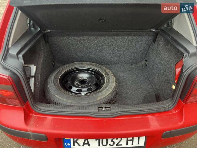 Красный Фольксваген Гольф, объемом двигателя 1.4 л и пробегом 180 тыс. км за 3200 $, фото 24 на Automoto.ua