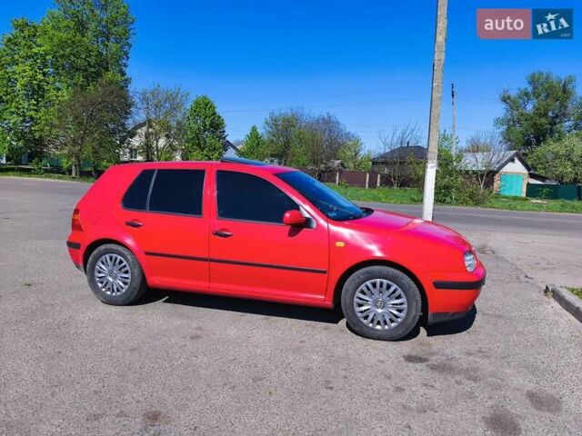 Красный Фольксваген Гольф, объемом двигателя 1.4 л и пробегом 300 тыс. км за 4100 $, фото 3 на Automoto.ua