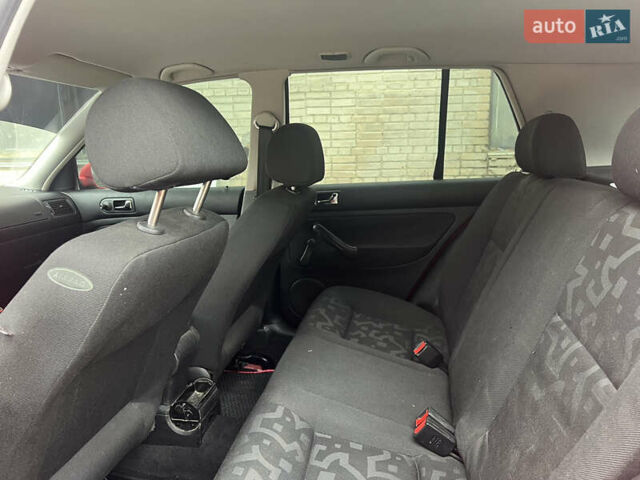 Красный Фольксваген Гольф, объемом двигателя 1.4 л и пробегом 180 тыс. км за 3200 $, фото 23 на Automoto.ua