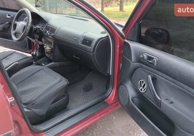 Червоний Фольксваген Гольф, об'ємом двигуна 1.39 л та пробігом 278 тис. км за 2250 $, фото 8 на Automoto.ua