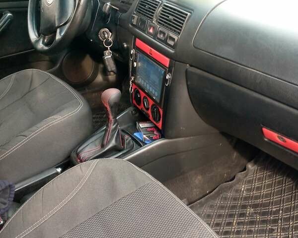 Красный Фольксваген Гольф, объемом двигателя 1.4 л и пробегом 270 тыс. км за 3600 $, фото 4 на Automoto.ua