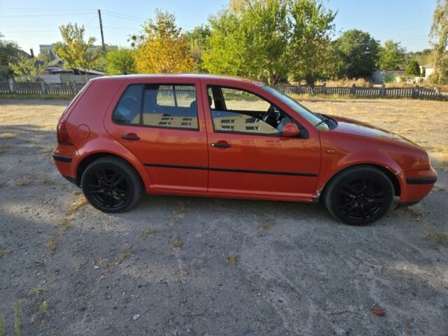 Красный Фольксваген Гольф, объемом двигателя 1.6 л и пробегом 280 тыс. км за 2760 $, фото 1 на Automoto.ua