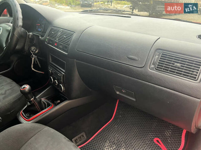 Красный Фольксваген Гольф, объемом двигателя 1.4 л и пробегом 180 тыс. км за 3200 $, фото 28 на Automoto.ua