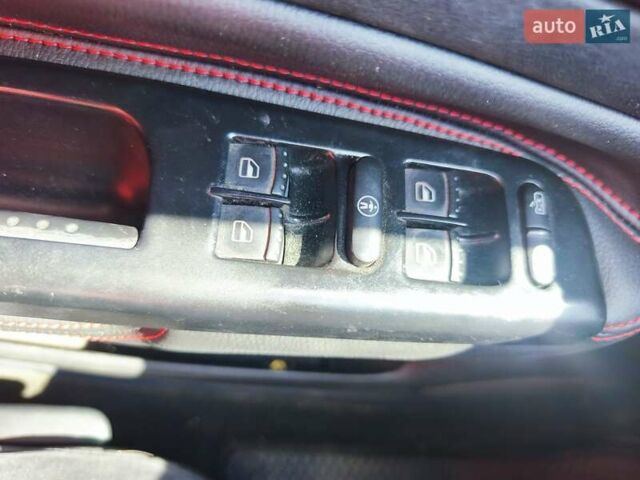 Красный Фольксваген Гольф, объемом двигателя 1.4 л и пробегом 300 тыс. км за 4100 $, фото 14 на Automoto.ua