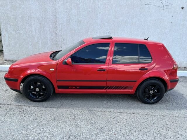 Красный Фольксваген Гольф, объемом двигателя 1.6 л и пробегом 220 тыс. км за 4300 $, фото 1 на Automoto.ua