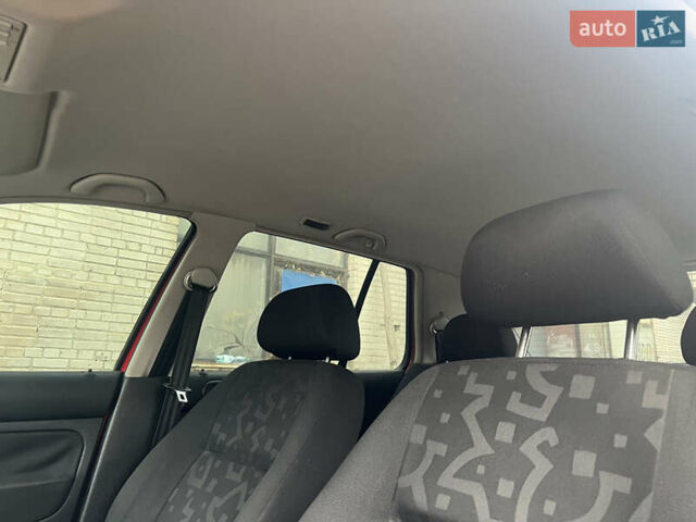 Красный Фольксваген Гольф, объемом двигателя 1.4 л и пробегом 180 тыс. км за 3200 $, фото 20 на Automoto.ua