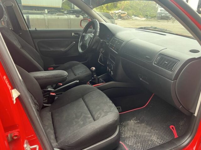 Красный Фольксваген Гольф, объемом двигателя 1.4 л и пробегом 170 тыс. км за 3100 $, фото 7 на Automoto.ua