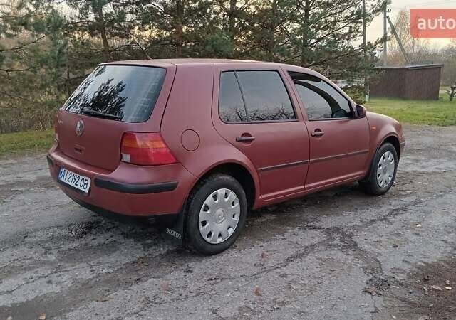 Червоний Фольксваген Гольф, об'ємом двигуна 1.39 л та пробігом 278 тис. км за 2250 $, фото 3 на Automoto.ua