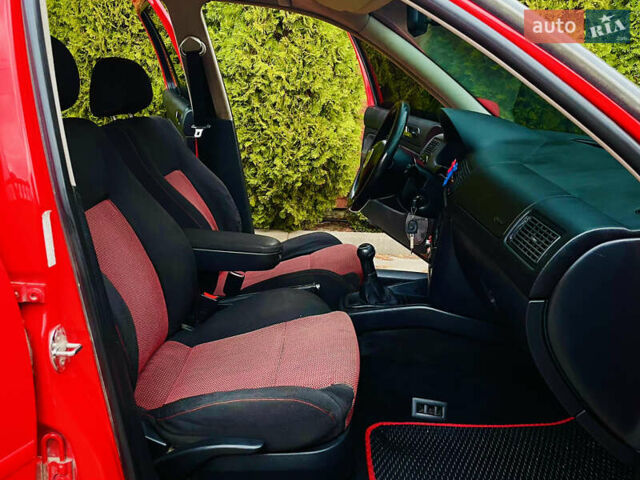 Червоний Фольксваген Гольф, об'ємом двигуна 1.6 л та пробігом 216 тис. км за 3200 $, фото 21 на Automoto.ua