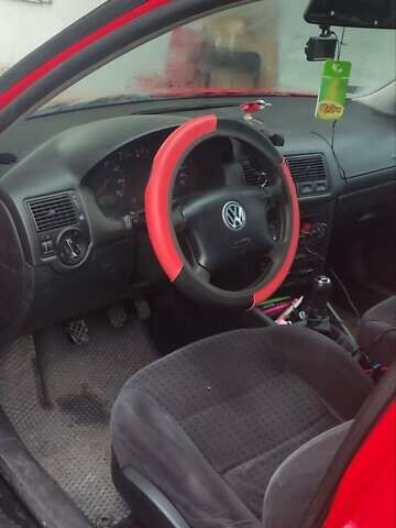 Красный Фольксваген Гольф, объемом двигателя 1.4 л и пробегом 300 тыс. км за 4100 $, фото 9 на Automoto.ua