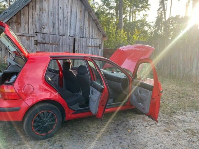 Красный Фольксваген Гольф, объемом двигателя 1.4 л и пробегом 270 тыс. км за 3000 $, фото 4 на Automoto.ua