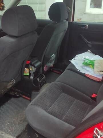 Красный Фольксваген Гольф, объемом двигателя 1.4 л и пробегом 300 тыс. км за 4100 $, фото 12 на Automoto.ua