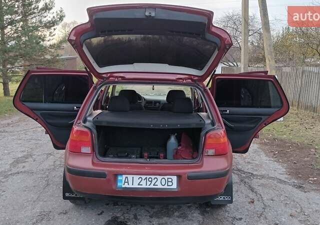 Червоний Фольксваген Гольф, об'ємом двигуна 1.39 л та пробігом 278 тис. км за 2250 $, фото 11 на Automoto.ua