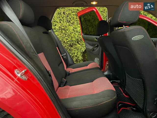 Червоний Фольксваген Гольф, об'ємом двигуна 1.6 л та пробігом 216 тис. км за 3200 $, фото 18 на Automoto.ua
