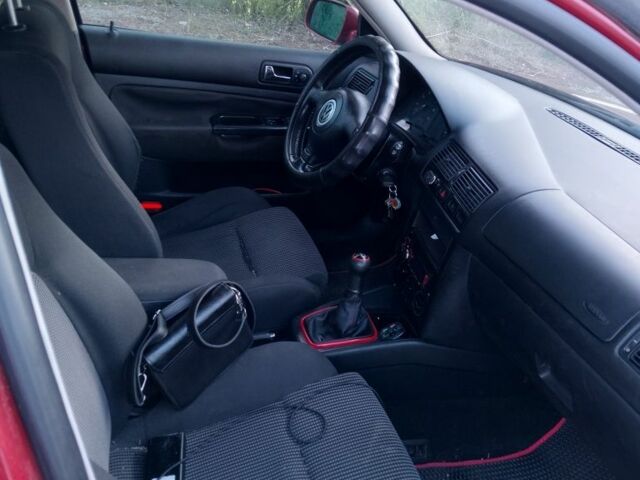 Червоний Фольксваген Гольф, об'ємом двигуна 1.6 л та пробігом 280 тис. км за 4400 $, фото 6 на Automoto.ua