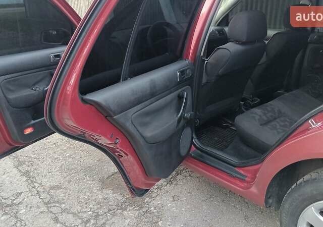 Червоний Фольксваген Гольф, об'ємом двигуна 1.39 л та пробігом 278 тис. км за 2250 $, фото 7 на Automoto.ua