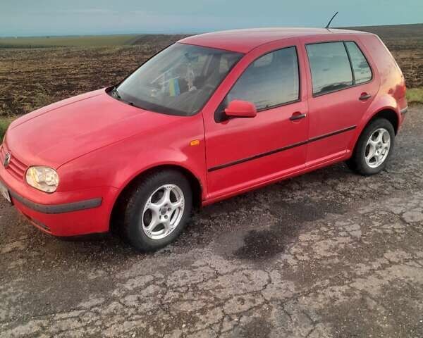 Красный Фольксваген Гольф, объемом двигателя 1.39 л и пробегом 263 тыс. км за 3200 $, фото 7 на Automoto.ua