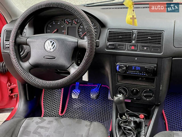 Червоний Фольксваген Гольф, об'ємом двигуна 1.4 л та пробігом 240 тис. км за 2999 $, фото 6 на Automoto.ua