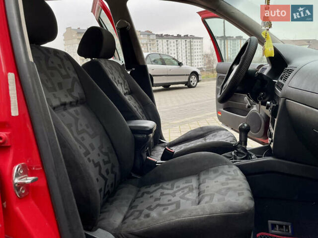 Червоний Фольксваген Гольф, об'ємом двигуна 1.4 л та пробігом 240 тис. км за 2999 $, фото 15 на Automoto.ua