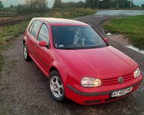 Красный Фольксваген Гольф, объемом двигателя 1.39 л и пробегом 263 тыс. км за 3200 $, фото 5 на Automoto.ua