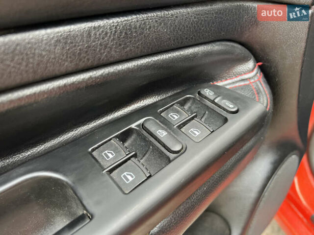 Красный Фольксваген Гольф, объемом двигателя 1.39 л и пробегом 308 тыс. км за 3000 $, фото 24 на Automoto.ua