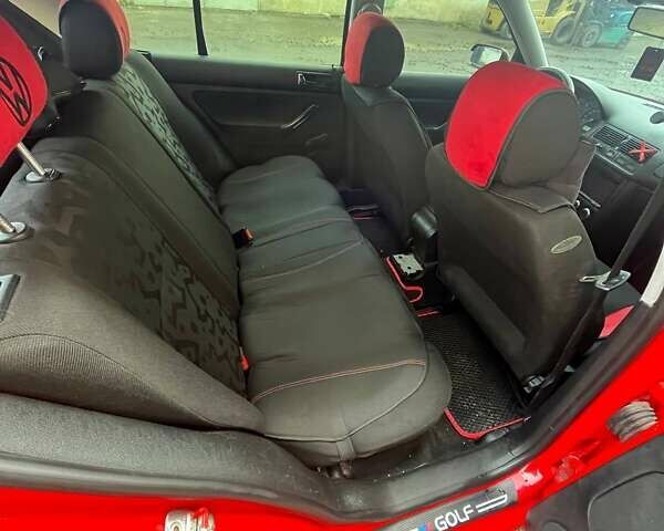 Червоний Фольксваген Гольф, об'ємом двигуна 1.39 л та пробігом 311 тис. км за 3400 $, фото 19 на Automoto.ua