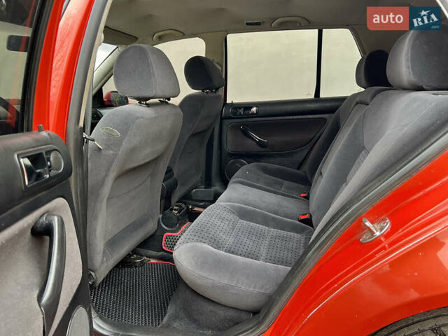Красный Фольксваген Гольф, объемом двигателя 1.39 л и пробегом 308 тыс. км за 3000 $, фото 18 на Automoto.ua