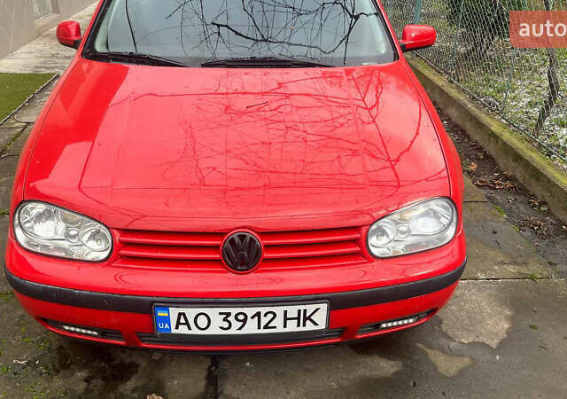 Красный Фольксваген Гольф, объемом двигателя 1.6 л и пробегом 100 тыс. км за 4000 $, фото 1 на Automoto.ua