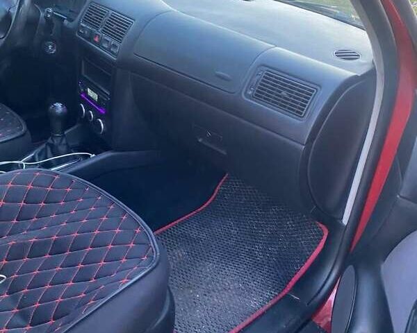 Червоний Фольксваген Гольф, об'ємом двигуна 1.6 л та пробігом 218 тис. км за 4200 $, фото 10 на Automoto.ua