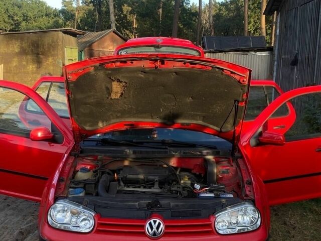 Красный Фольксваген Гольф, объемом двигателя 1.4 л и пробегом 270 тыс. км за 3000 $, фото 1 на Automoto.ua