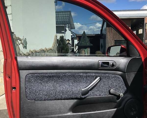 Червоний Фольксваген Гольф, об'ємом двигуна 1.39 л та пробігом 261 тис. км за 3000 $, фото 19 на Automoto.ua