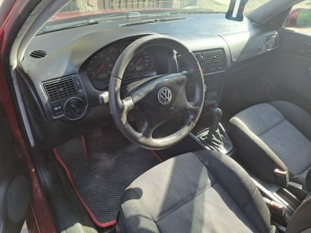 Красный Фольксваген Гольф, объемом двигателя 1.4 л и пробегом 350 тыс. км за 2100 $, фото 7 на Automoto.ua